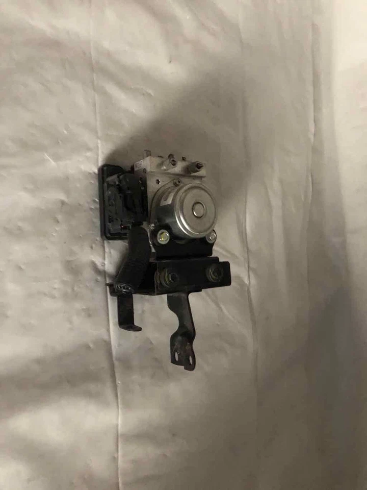 2011 - 2012 NISSAN LEAF ABS Anti-lock Brake System Control Module Assembly - Image 4 of 4