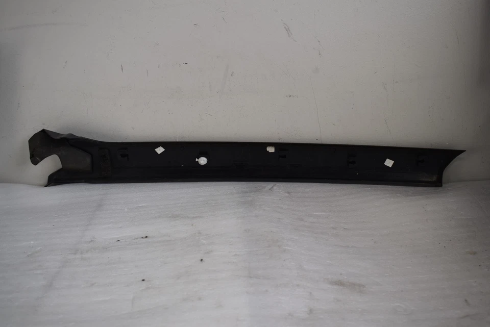 2015 LAND ROVER DISCOVERY L24 EXTERIOR WINDOW TRIM LEFT SIDE FACTORY OEM - Image 4 of 4