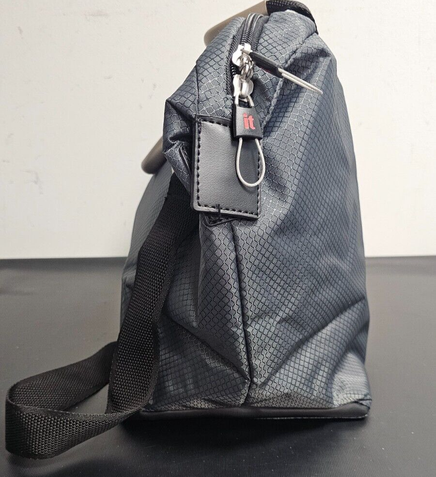 IT LUGGAGE Grey Lightweight Cabin/Travel Bag 38cm x 21cm x 32cm E3 eBay