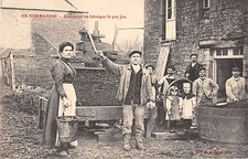 CPA 14 EN NORMANDIE COMMENT ON FABRIQUE LE PUR JUS (cpa rare