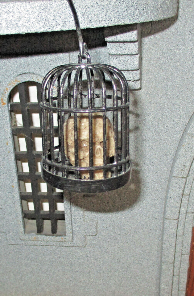 SEVERED HEAD in gibbet cage Tudor medieval doll house castle gothic