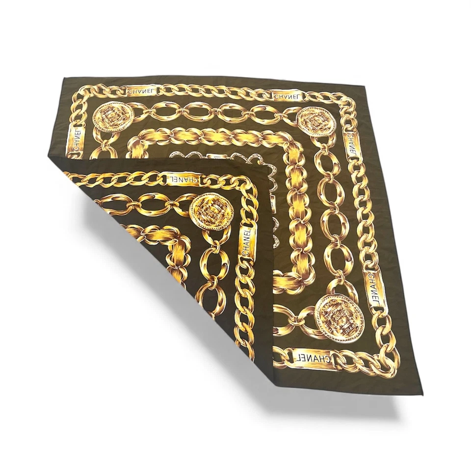 Bufanda de seda con cadena dorada Chanel Foto 4 de 4