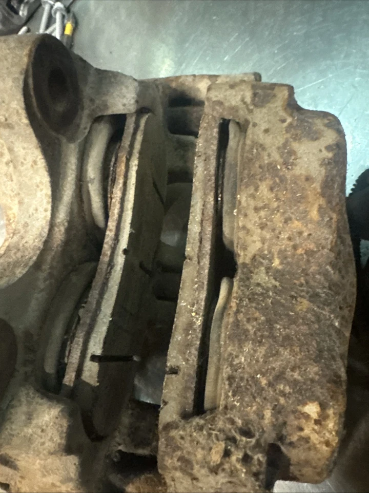 1969 Dodge Charger 4 Piston Brake Calipers OEM Cores Pair B BODY MOPAR - Image 4 of 4