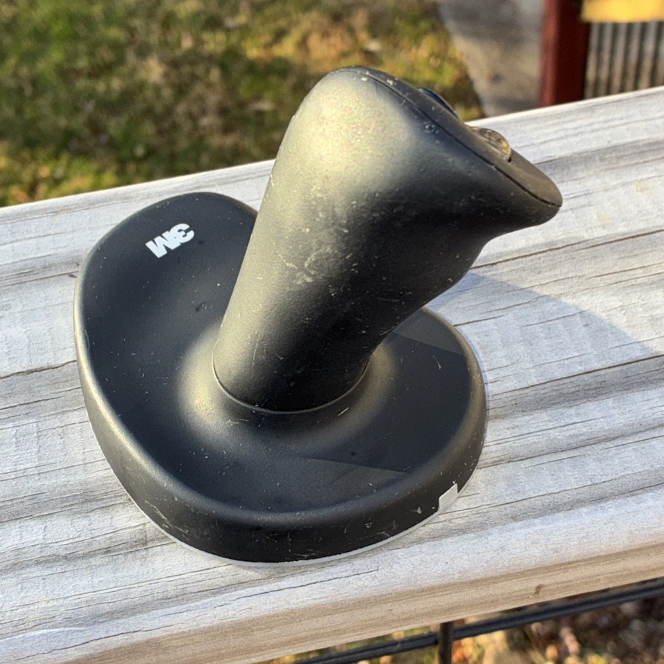 3M Wireless Ergonomic Optical Vertical USB Mouse EM550GPS  - Mouse only - Image 2 of 4