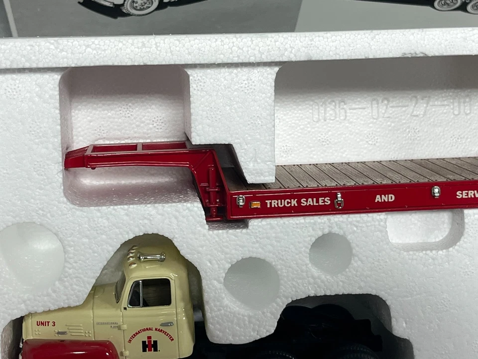 International IH TRUCK SALES 1:34 RF-200 Tandem w LOWBOY Trailer First Gear NIB - Image 3 of 4