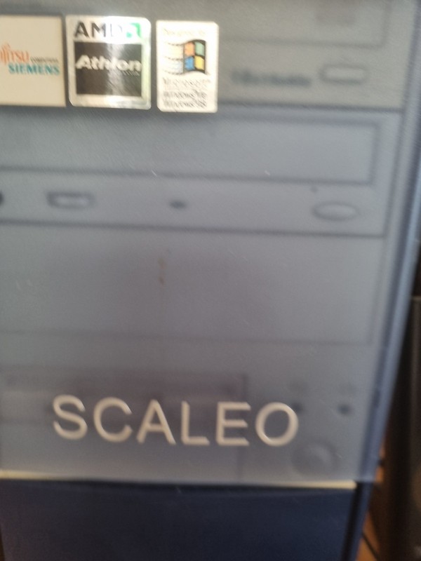 Retro Windows 98 Computer