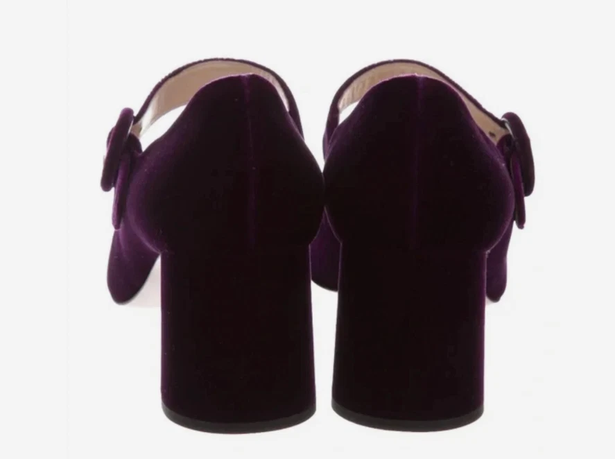 普拉达玛丽亚紫色天鹅绒方头粗跟玛丽珍 7.5 38 二手状况完好 999 美元 — 第 2/4 张图片