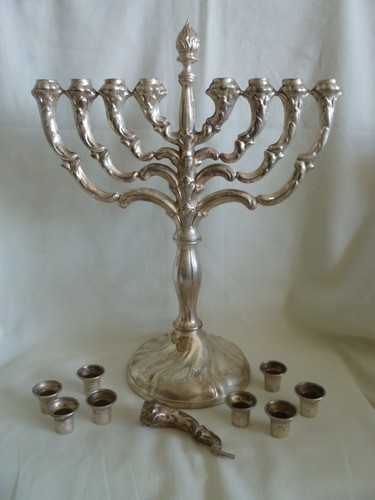 MENORÁ DE PLATA ESTERLINA HAZORFIM ISRAELÍ DE COLECCIÓN - 485 gramos - JUDÍA JUDÍA - Imagen 7 de 12