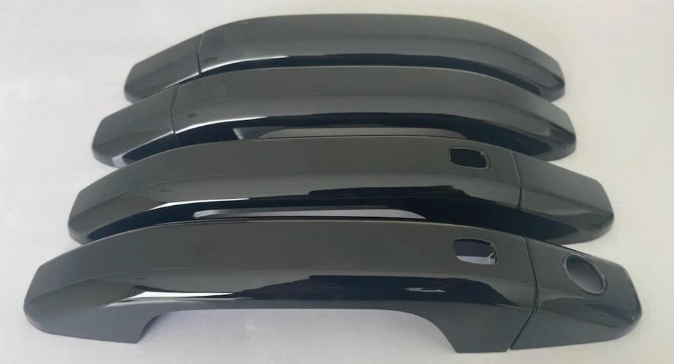 Cubiertas de manija de puerta negro mate sobre negro brillante Chevy Silverado 2500 2020-2025 Foto 2 de 4