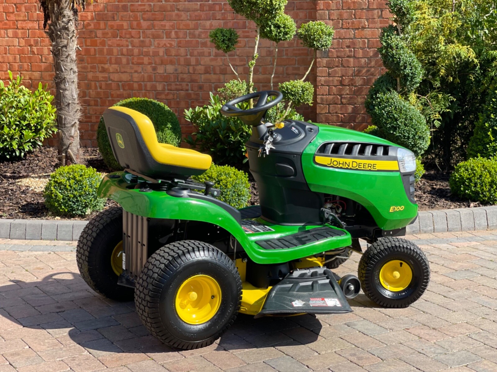 John Deere E100 Ride On Mower 42” Deck Stiga / Kubota / Sit On