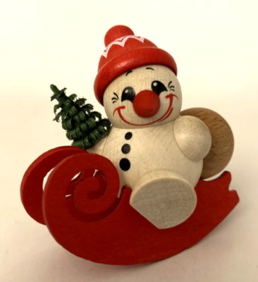 COOL MAN  86 F, Schneemann mit Bäumchen auf Schlitten, top Design Karsten Braune