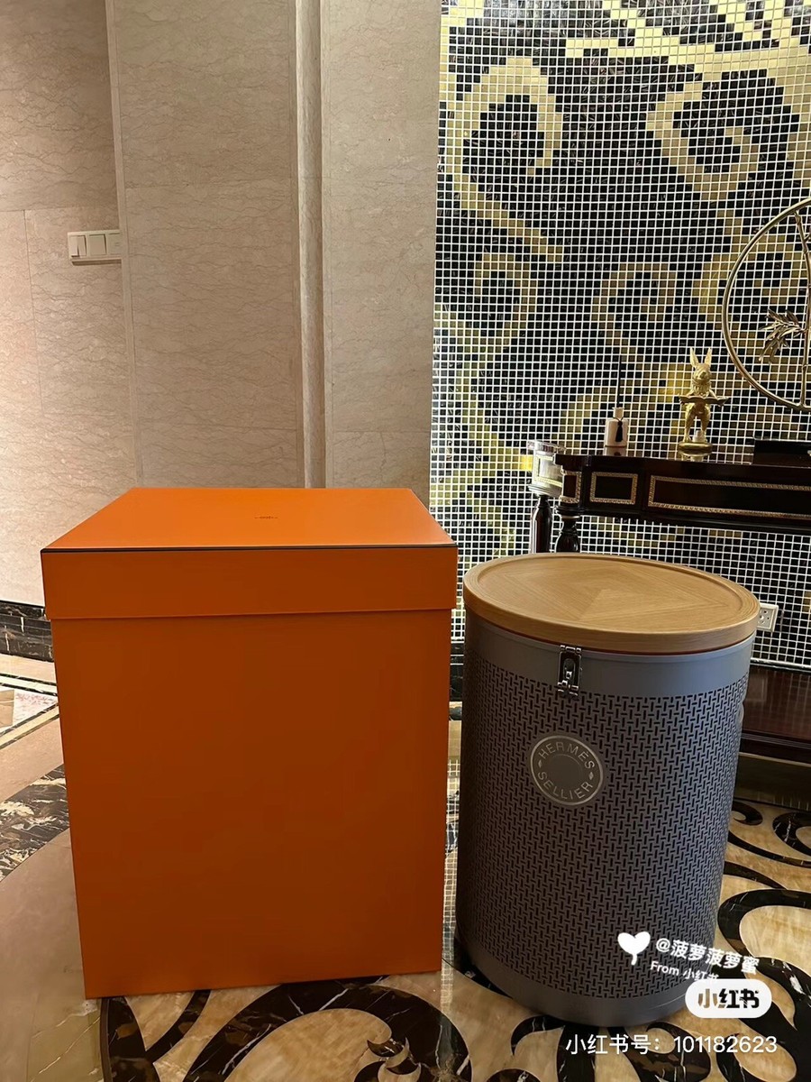 Authentic HERMES Carrou'Selle Saddle box/end table/storage