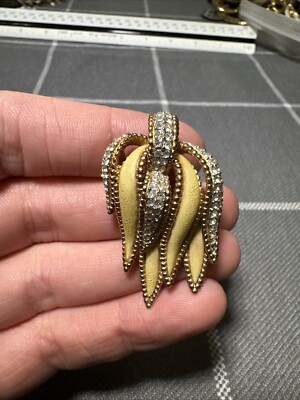 Vintage Ciner Rhinestone Gold Tone Enamel Small Flower Brooch Pin