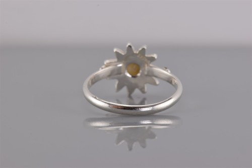 Anillo de cuentas de ráfaga solar acentuado con perla esmalte azul perla talla 925 - Imagen 4 de 7