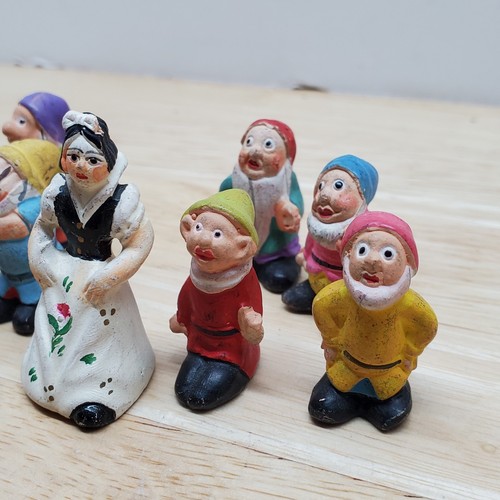 Complete Vintage Miniature Snow White And 7 Dwarfs Portugal Figurines - Picture 4 of 8