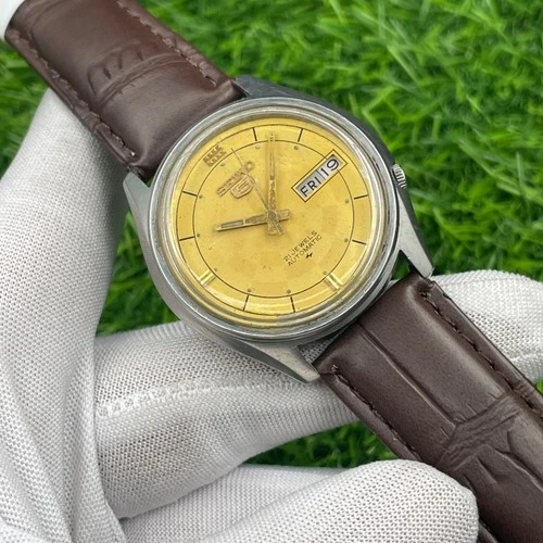 Vintage Seiko 5 Automatic Made in Japan Men’s Watch Day-Date 7009-8150