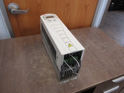 ABB ACH550 AC Drive ACH550-UH-023A-4 15HP 3Ph w/ Keypad Used