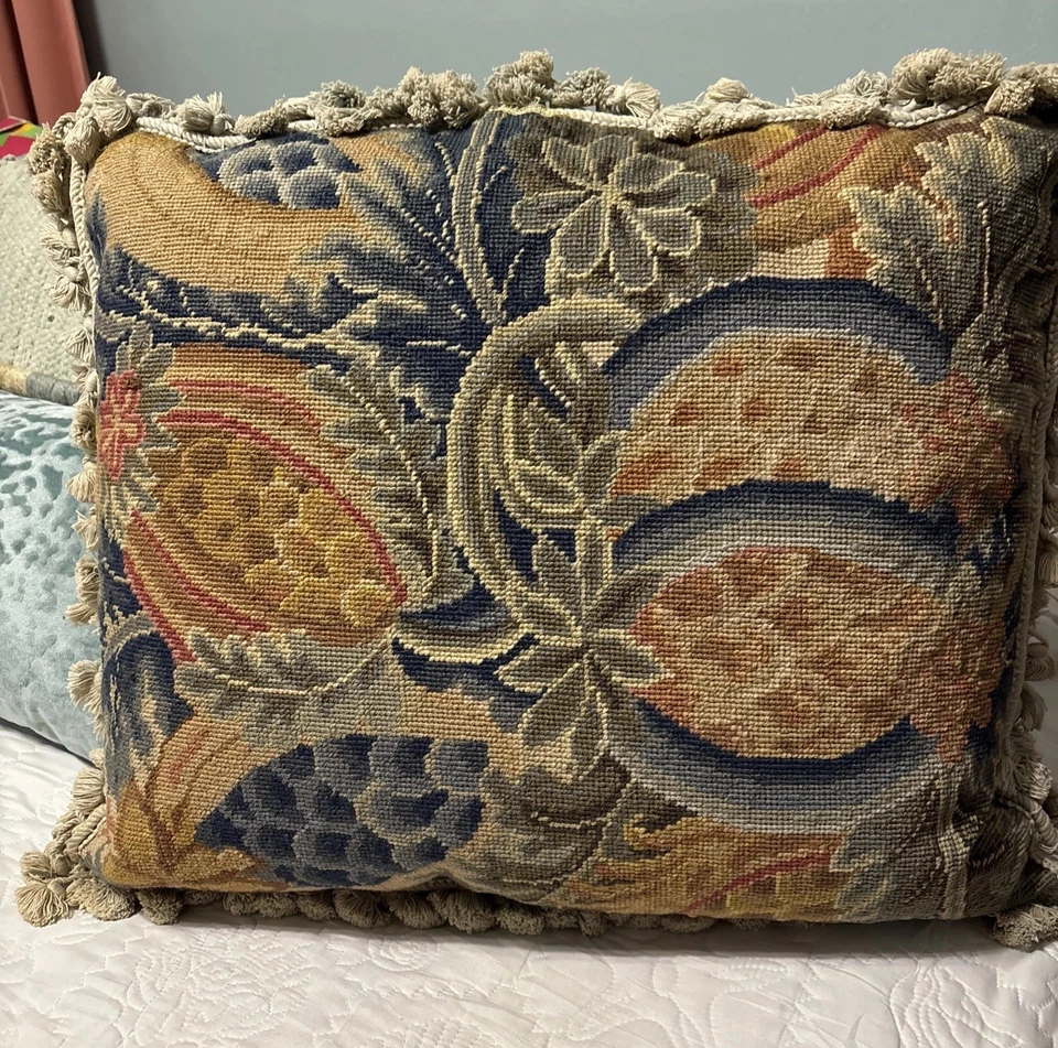 Almohada tapiz textil CHELSEA grande vintage floral 100 % lana y plumas Foto 3 de 4