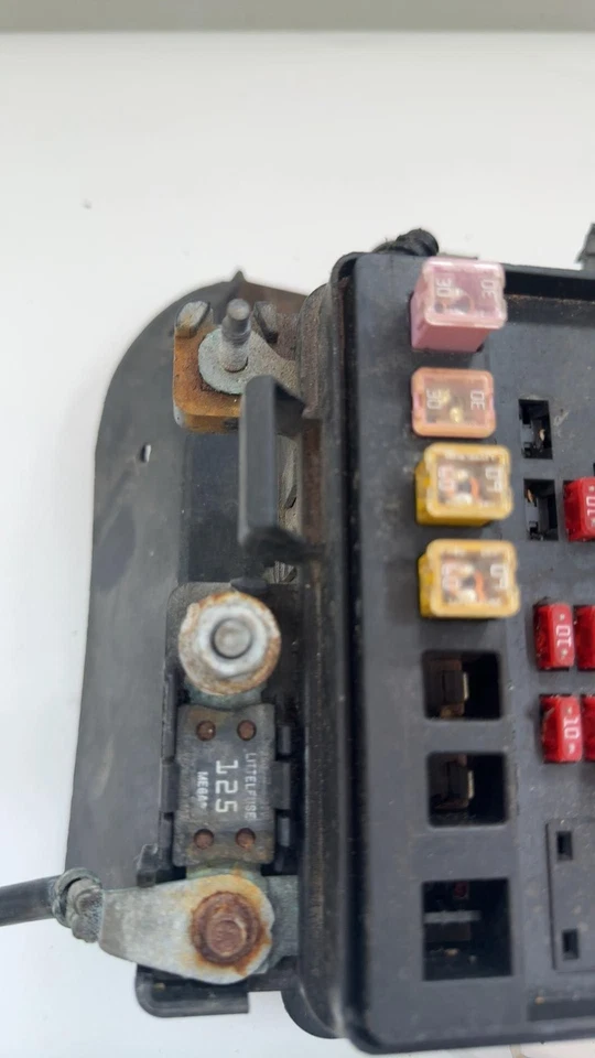 Caja de fusibles de motor Trailblazer 2006 4,2 L Foto 4 de 4