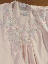 VTG Sara Beth Light Pink Knee Length Nightgown  Longer Robe Lace  Embroidery