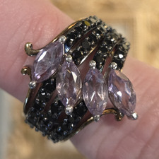 Black Cocktail Band Ring Silvertone Size 7 wi...