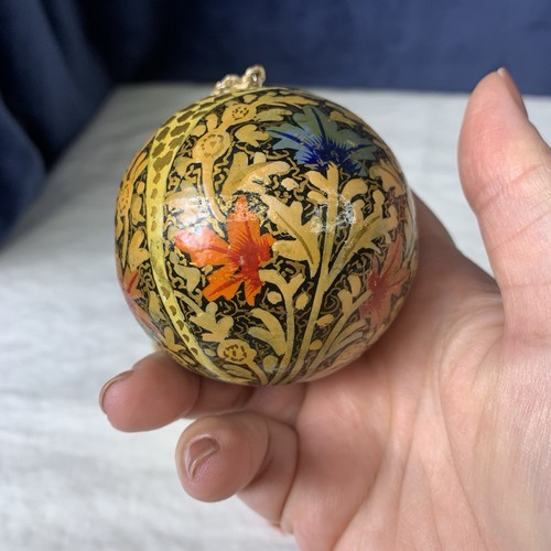 Vintage Kashmir Hand Painted Floral Paper Mâché Christmas Ornament Set/2 - Picture 6 of 7