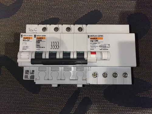 TETRA 63A 30mA MERLIN GERIN DIFFERENTIAL CIRCUIT BREAKER TRIGGER MX/OF 63AMPERES