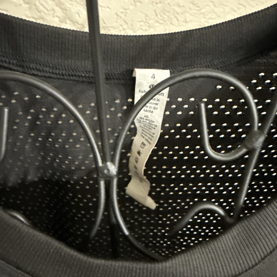 Camisa Lululemon Train To Be Manga Corta Negra Ventilada Atletismo Minimalista Talla 4 Foto 2 de 3