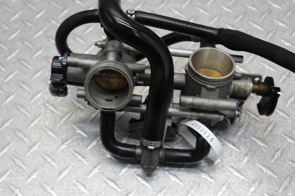 2009 DUCATI MONSTER 1100 MAIN FUEL INJECTORS / THROTTLE BODIES 28240831A - Imagem 3 de 4