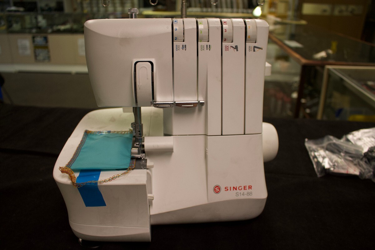 サリーとマキー SINGER S14-88 Serger Sewing Machine | eBay