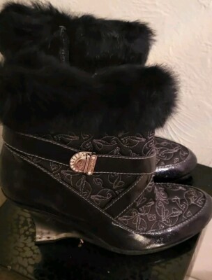 RARE Baby Phat BLACK *Quilted ANKLE Boots with FUR Wedge Heel Size 11 