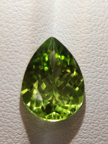 Sparkling peridot gemstone - faceted natural green Peridot 4.25 CTS - Bild 4 von 10
