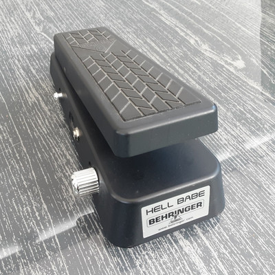 Behringer Hell Babe HB01 WahWah Pedal HB01 analog für E-Gitarre & Bass