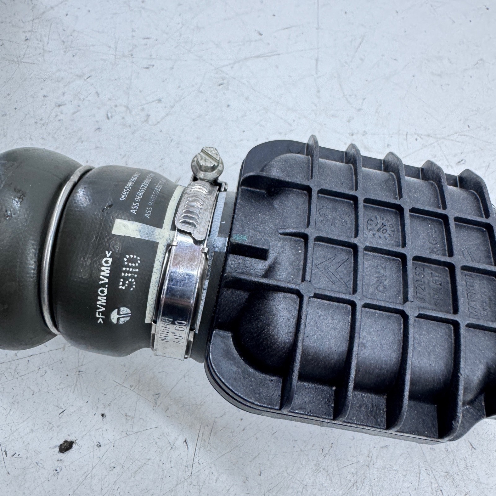 CITROEN DS3 MK1 AIR INTAKE PIPE 9688500380 RESONATOR 1.6 HDI 9HP 09-16 thumbnail 8