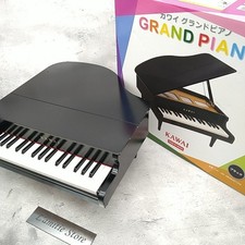 KAWAI Mini pianoforte a coda 1141 32 tasti F5-C8 giocattolo nero visto in...