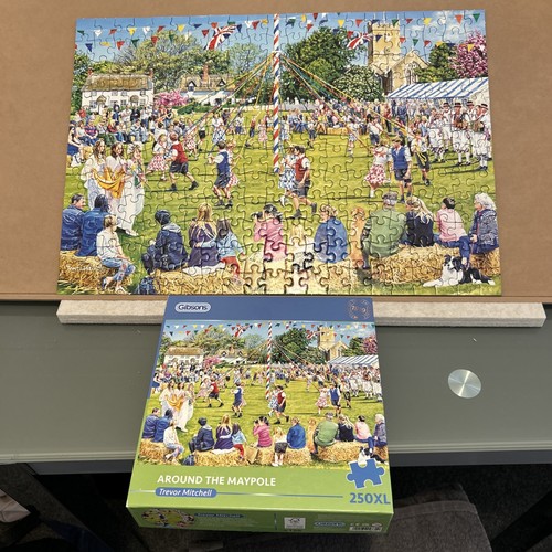 Gibson Spiele rund um den Maibaum Puzzle 250XL, ein schönes Puzzle zu tun