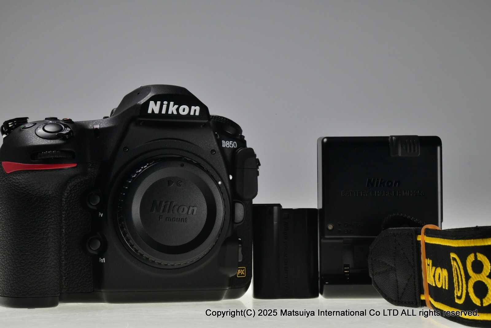 ** Near MINT ** NIKON D850 45.7MP Digital Camera Body Shutter Count 1267