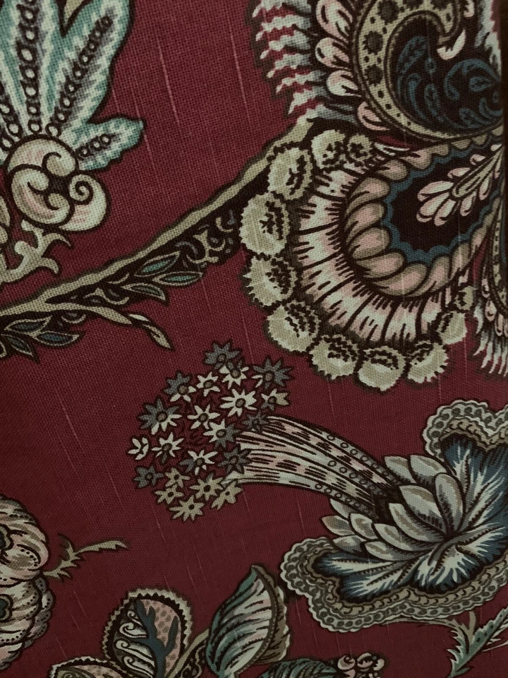 WAVERLY MARDI GRAS Colección “JAMBALAYA” Tela Remanente Rojo Oscuro/Verde/Dorado Foto 3 de 4