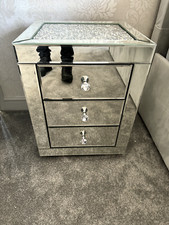 Image of Diamond Crush Mirrored 3 Drawer Bedside Chest with a Diamond crush Top