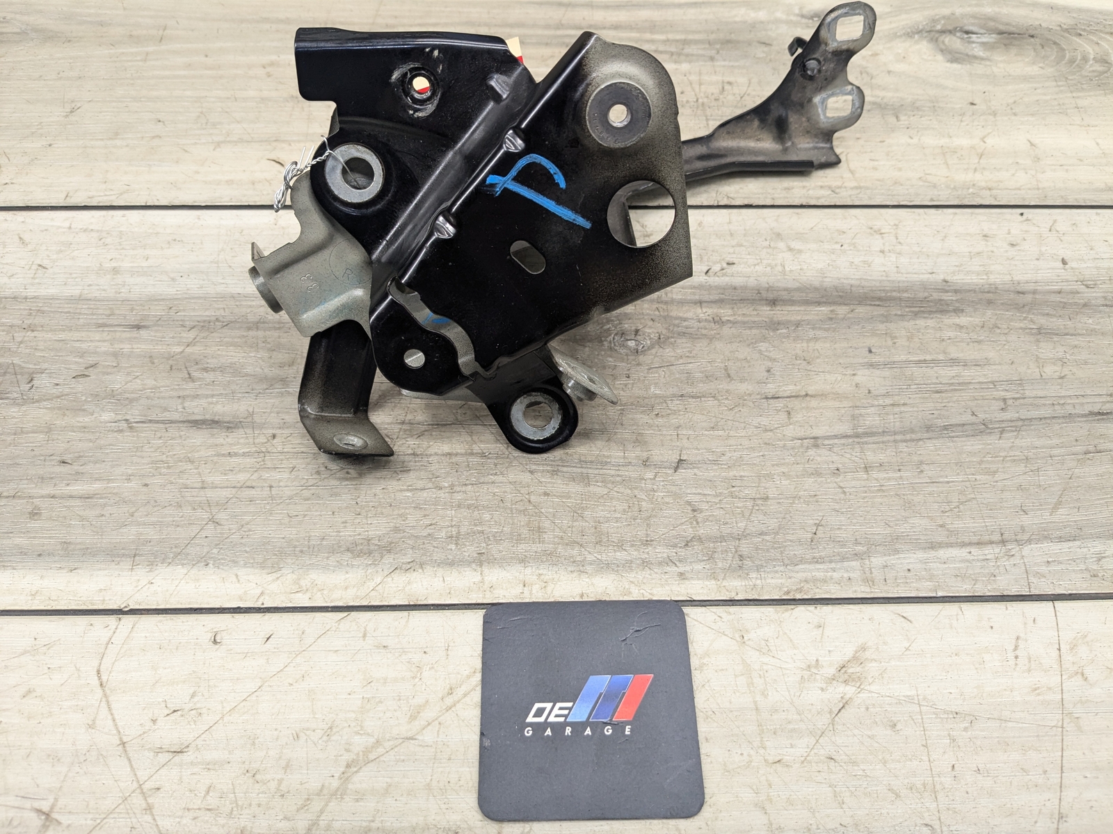 17-23 OEM BMW F90 G30 530 540 M550 M5 Front Right Passenger Fender Bracket SET