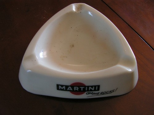 ANCIEN CENDRIER PUBLICITAIRE MARTINI ON THE ROCKS EN VERRE OPALIN BLANC