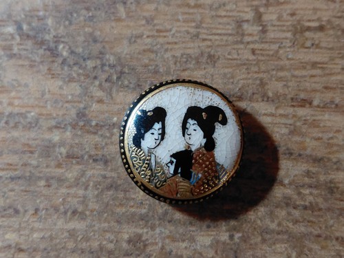 Antique Satsuma Button - 2 Geisha / Geisha's with Kid - Hand Painted Gold 13/16"