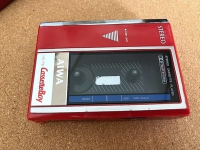 AIWA P6 CassetteBoy レッド カセットプレーヤー HS-P6 AIWA CassetteBoy HS-P6 Walkman Red with Cover Belt Clip Vintage