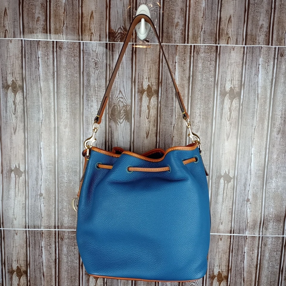 Bolso Bandolera Dooney & Bourke Dillen Cuero Guijarro Cordón Azul NUEVO Foto 4 de 4
