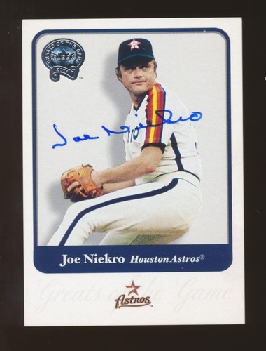 Joe Niekro 2001 Fleer Greats of the Game Autograph card