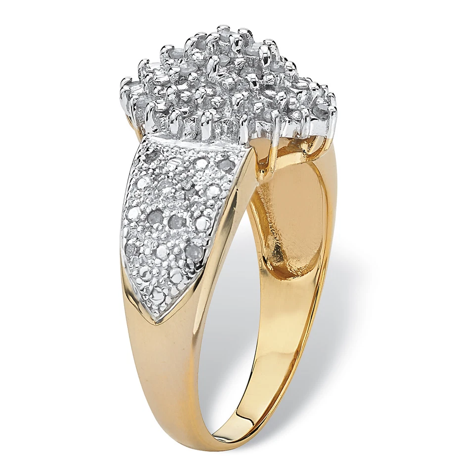 Anillo redondo con forma de marquesa de plata de ley chapado en oro de 18 k con diamantes de 1/4 TCW Foto 2 de 4