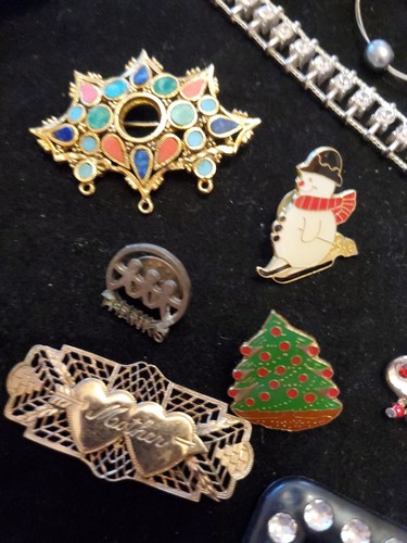 Lote de Joyería Vintage Alfileres Collares Napier Hebilla María Ajedrez Blanco Lila Muestra - Imagen 2 de 22