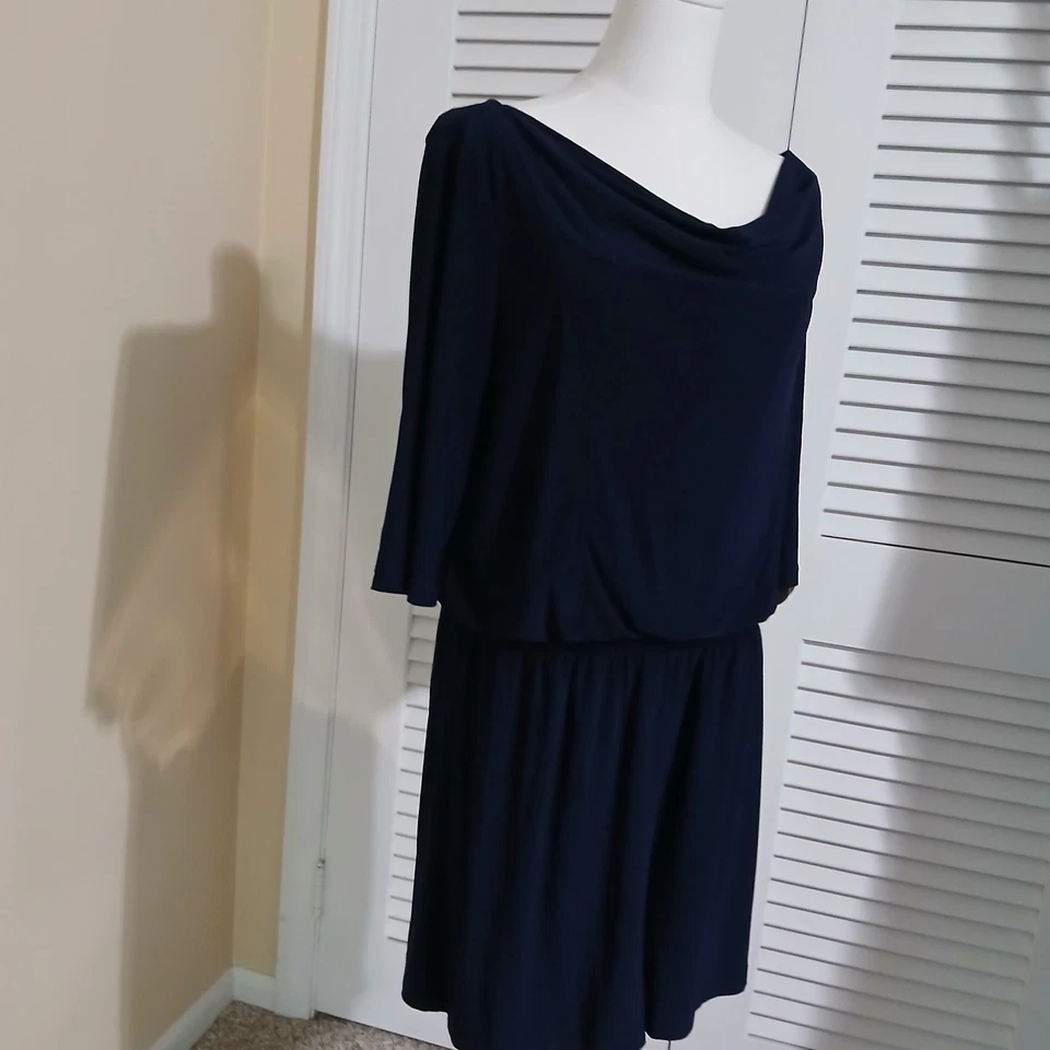 MAMELUCO GRANDE AZUL MARINO Emma & Michele mezcla poli/spandex media manga escote drapeado Foto 4 de 4