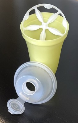 Vintage Tupperware Quick Shake Blender Mixer 16oz~Yellow w/Sheer Flip-Top