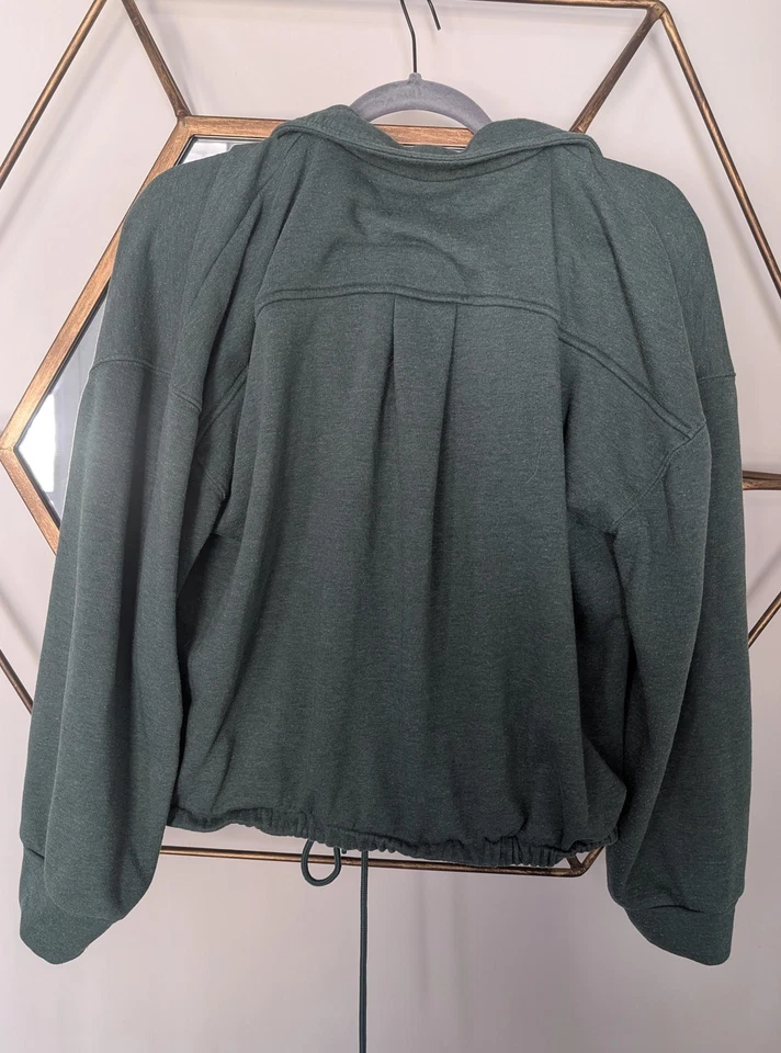 Moletom cropped verde oversized Lou & cinza, tamanho XL - Imagem 3 de 4